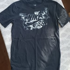 Boys black Nike SB t-shirt